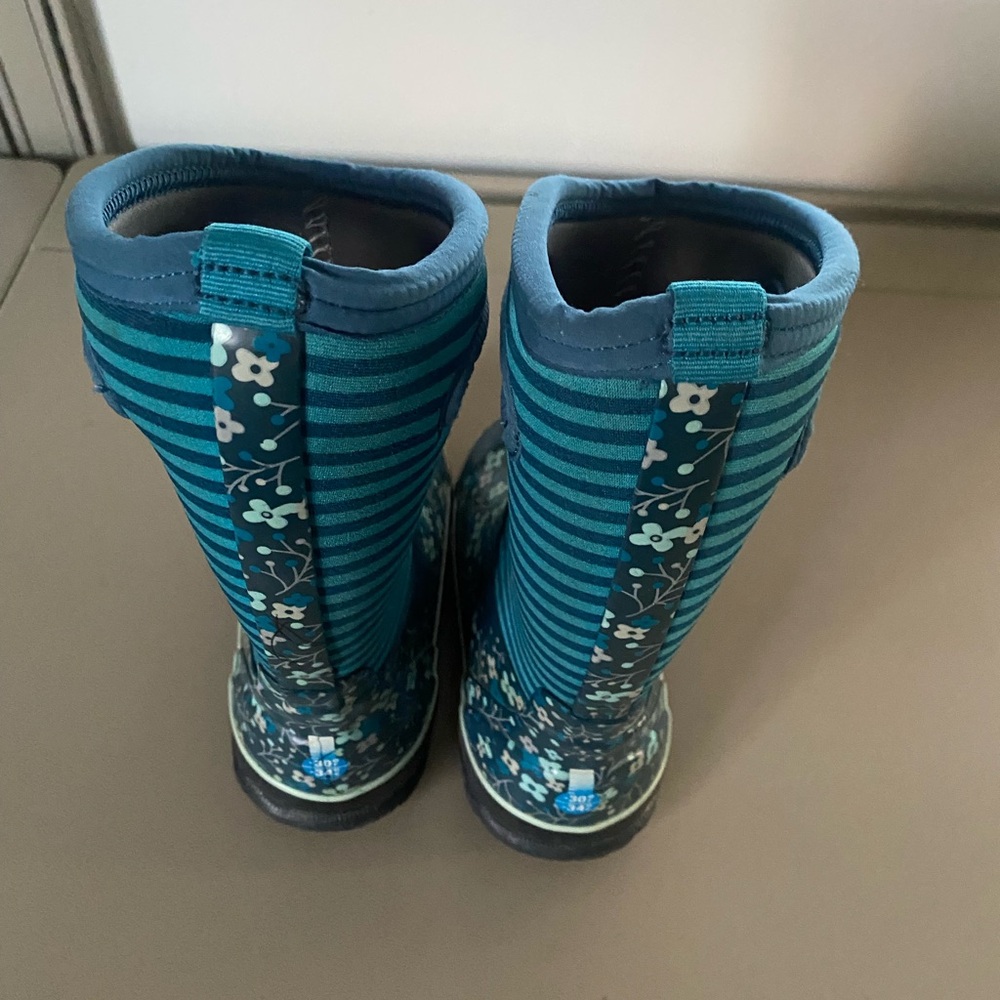 Bogs Teal Floral & Striped Kids Rain Boots - Picture 7 of 9